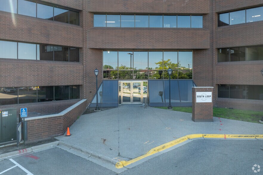 More Photos Of 2001 Killebrew Dr, Bloomington Office For Lease