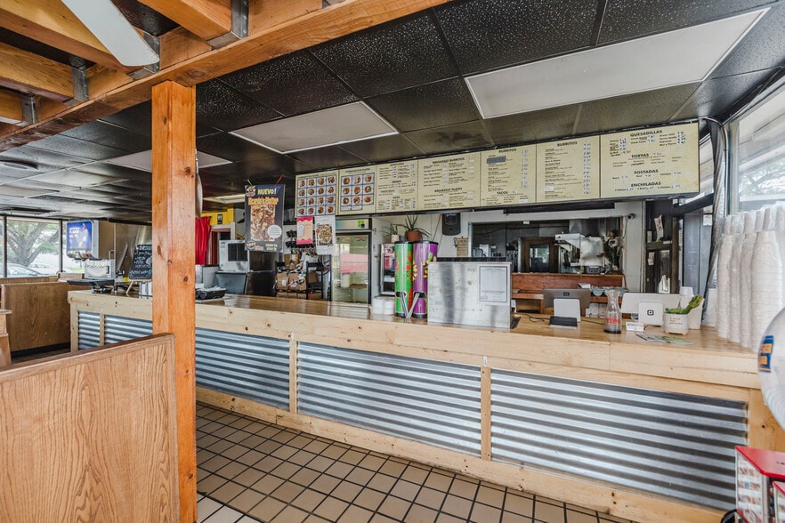 More Photos Of 503 N West St, Wichita Fast Food For Sale