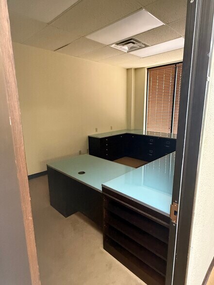 More Photos Of 1214 N Highway 81, Duncan Office For Lease