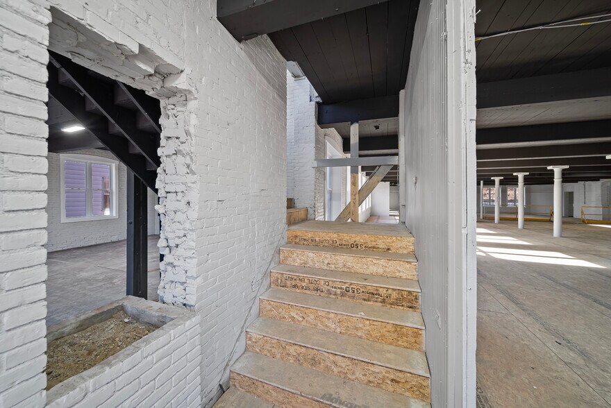 More Photos Of 174 N Main St, Franklin Light Manufacturing For Sale