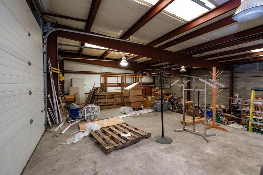 More Photos Of 115 Miller St, Broadway Industrial For Lease