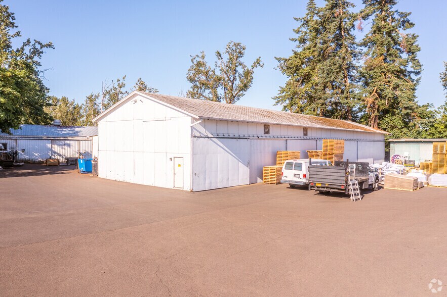 More Photos Of 1017 SW Berg Pky, Canby Manufacturing For Sale