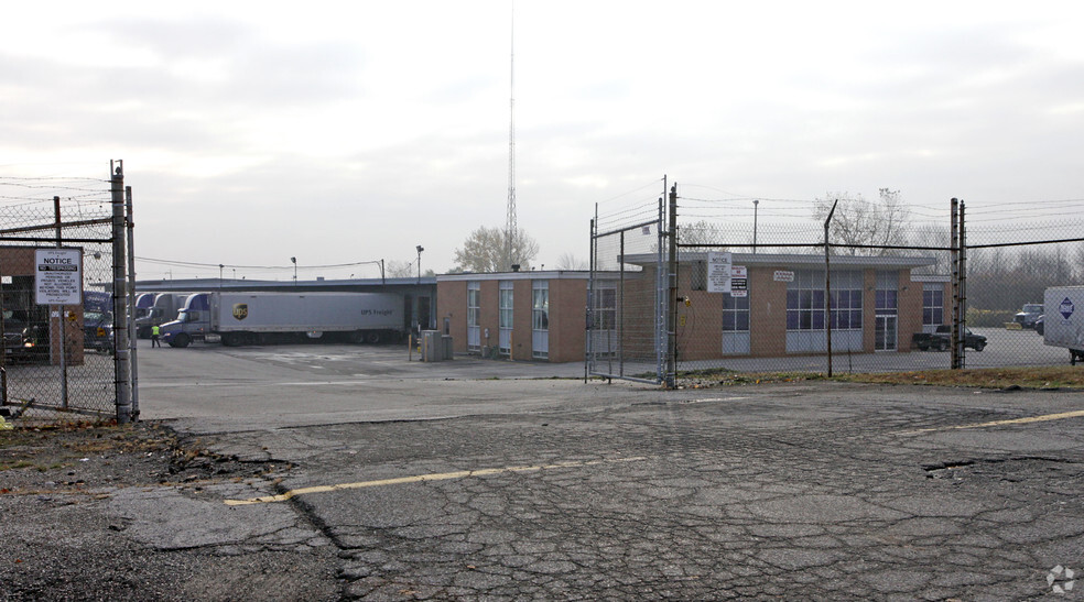 Primary Photo Of 3495 Brecksville Rd, Richfield Truck Terminal For Lease