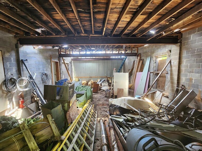 More Photos Of 207 Exchange st, Blue River Warehouse For Sale