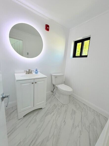 More Photos Of 31 Saint Roch Ave, Greenwich Office Residential For Lease