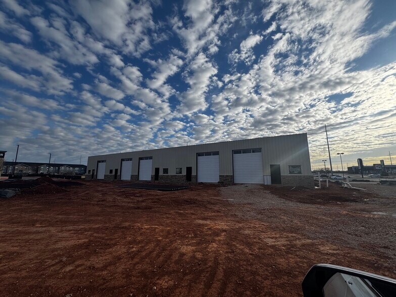 More Photos Of 2107 NW 122nd St, Oklahoma City Flex For Lease