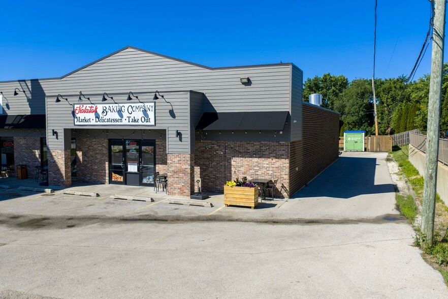 More Photos Of 1910-1918 N Rand Rd, Palatine Freestanding For Sale