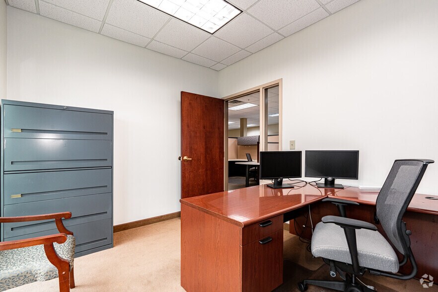 More Photos Of 2305 River Rd, Louisville Office For Lease