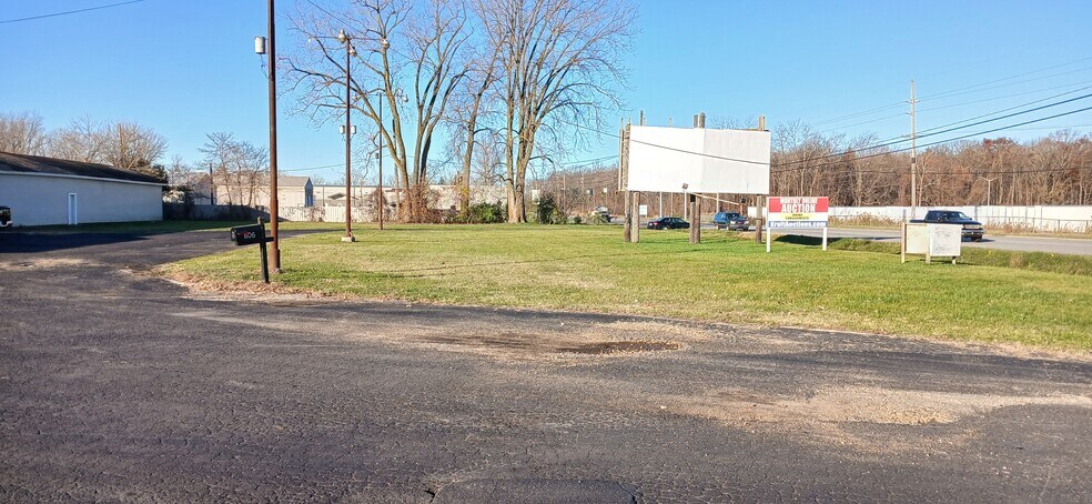 More Photos Of 806 W Us Highway 20, Michigan City Showroom For Lease