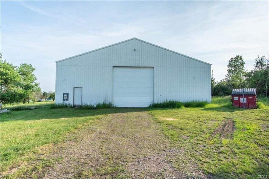 More Photos Of 18835 S Shore Rd, Three Mile Bay Restaurant For Sale