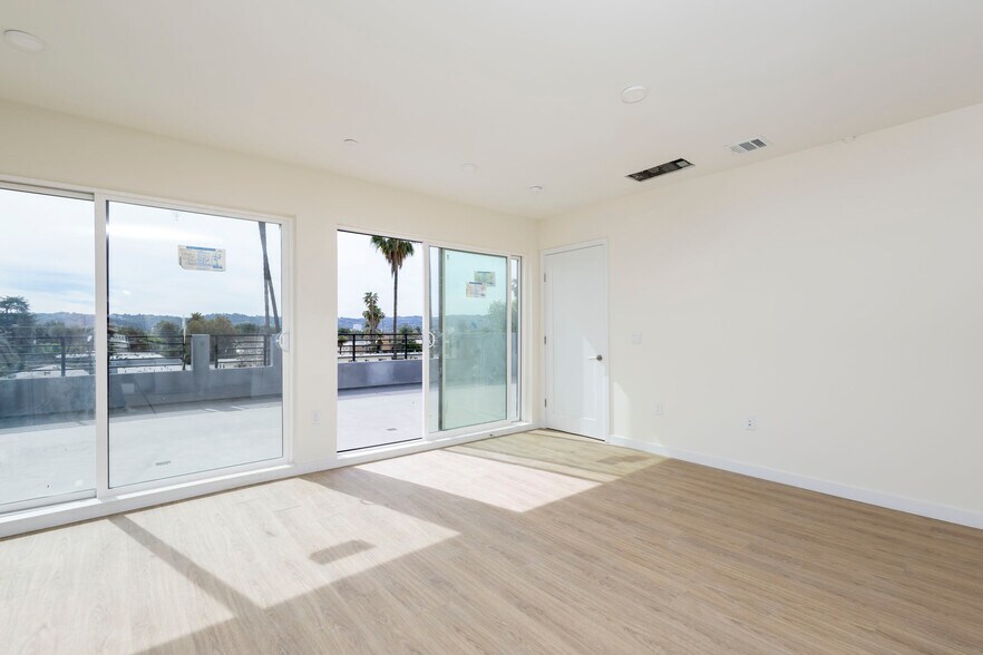 More Photos Of 14629 W Erwin St, Van Nuys Apartments For Sale