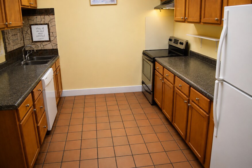 More Photos Of 3515 Summer Ave, Memphis Office For Sale