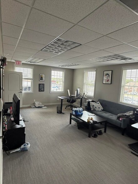 More Photos Of 9421 Joliet St, Saint John Medical For Sale
