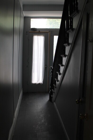 More Photos Of 12 Park Pl, Hudson Storefront Retail Residential For Lease