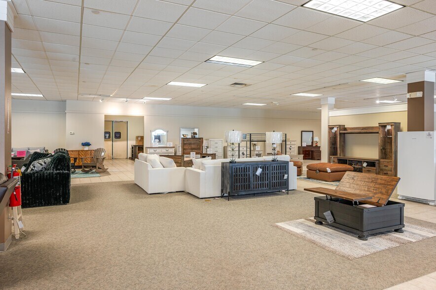 More Photos Of 126 State Road 60 W, Lake Wales Freestanding For Sale