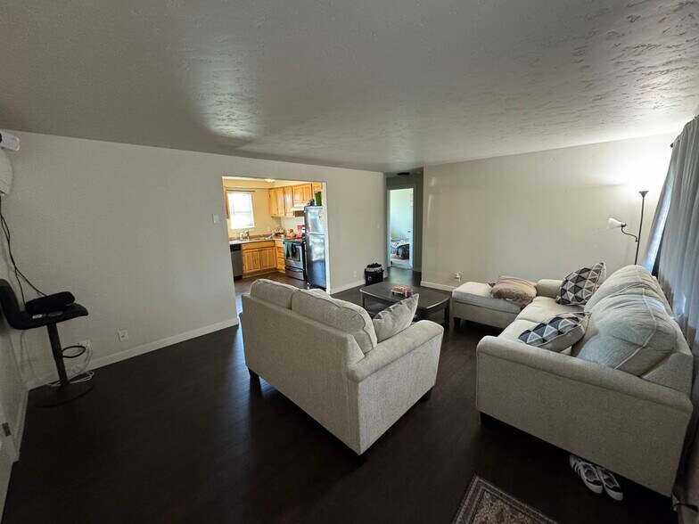 More Photos Of 2908 NW Canal Blvd, Redmond Specialty For Sale