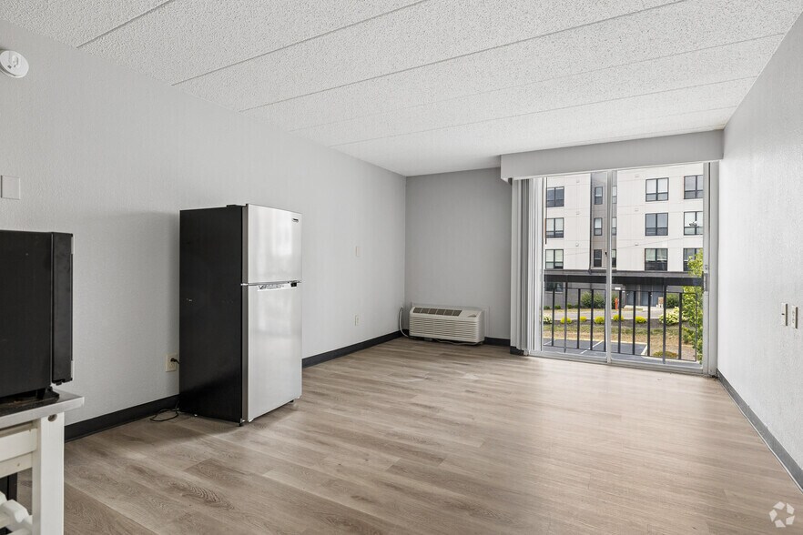 More Photos Of 1722 N Walnut St, Bloomington Apartments For Sale