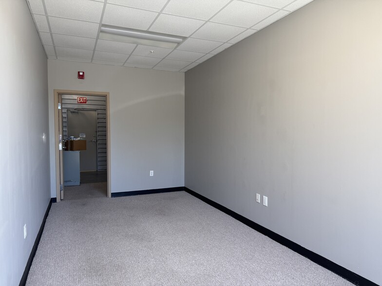 More Photos Of 12906 Fry Rd, Cypress Light Distribution For Lease