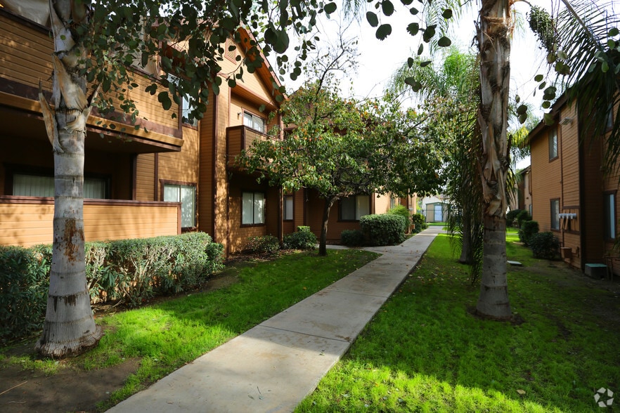 More Photos Of 701 Planz Rd, Bakersfield Apartments For Sale