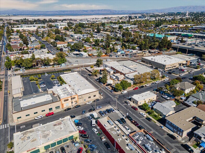 More Photos Of 901 Shasta St, Redwood City Warehouse For Lease