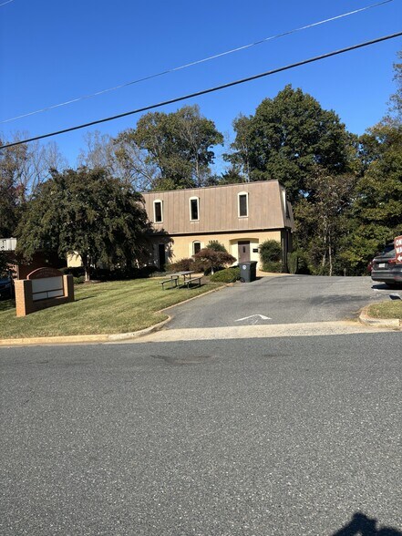 More Photos Of 1928 Thomson Dr, Lynchburg Office For Sale