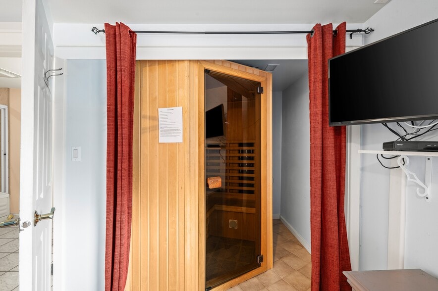 More Photos Of 231 E Buffalo St, New Buffalo Hotel For Sale