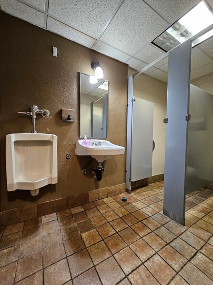 More Photos Of 301-317 W Main St, Alhambra Office For Lease