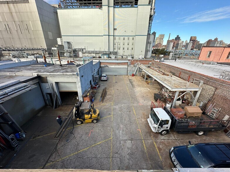 3711 Vernon Blvd., Queens, NY 11101 Warehouse For Sale