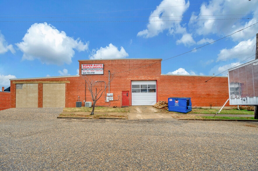 More Photos Of 400-410 Amaret St, Fredericksburg Auto Repair For Lease