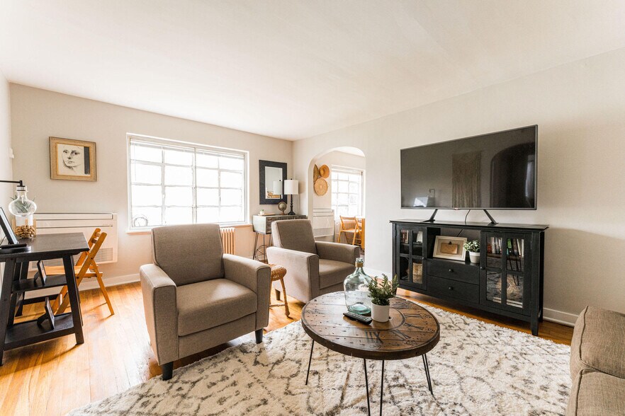 More Photos Of 524 Cross St, Sycamore Apartments For Sale