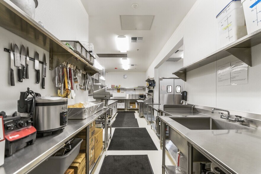 More Photos Of 208 S Green St, Sonora Restaurant For Sale