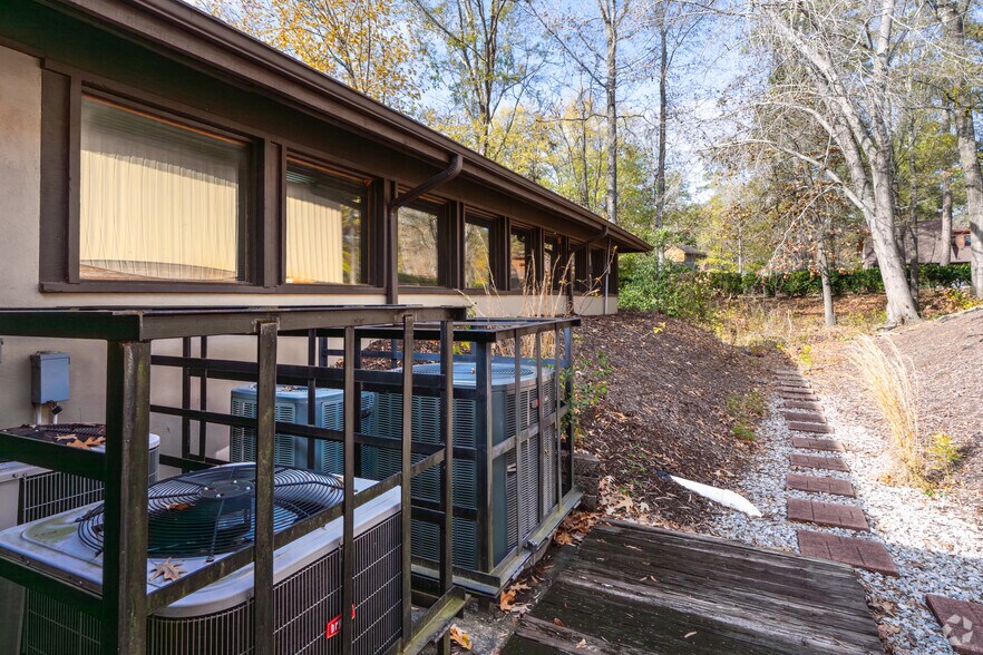 More Photos Of 2 Woodcross Dr, Columbia Medical For Sale