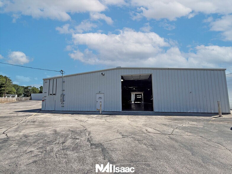 More Photos Of 60 Bells Ln, Junction City Warehouse For Lease