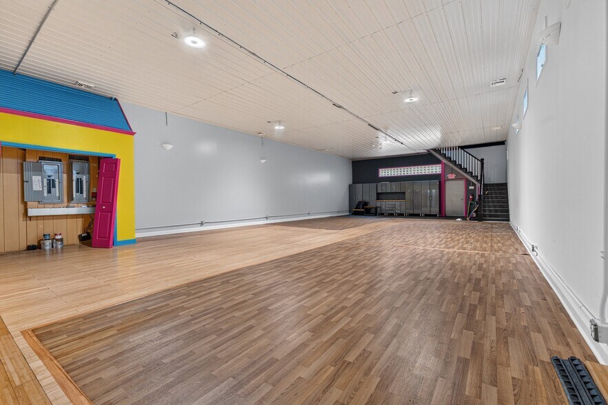 More Photos Of 1523 Parkway Ave, Ewing Showroom For Lease