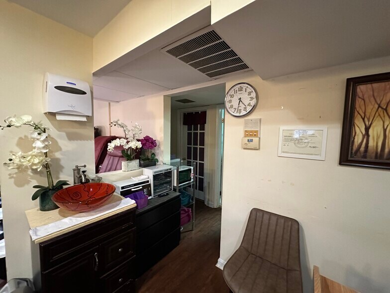 More Photos Of 1701 Belle View Blvd, Alexandria Office For Lease