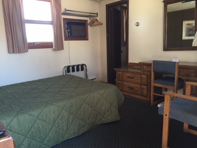 More Photos Of 100 Silver St, Hurley Hotel For Sale