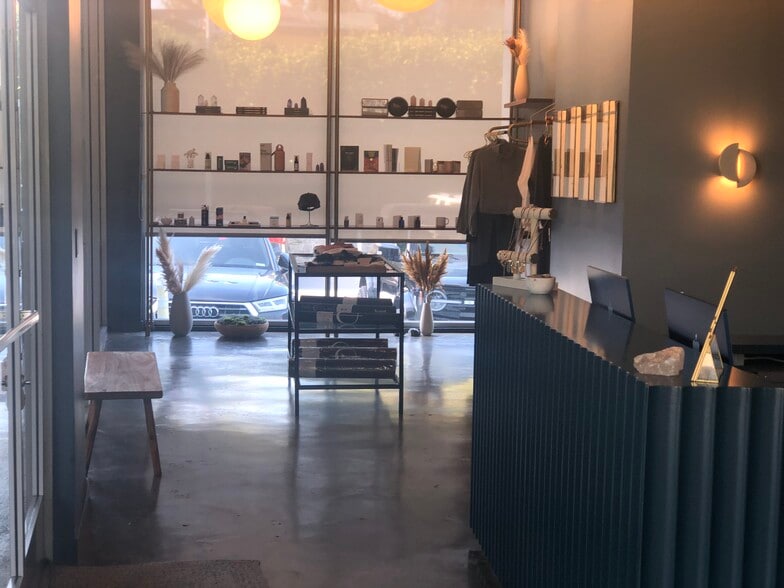 More Photos Of 2415-2449 Main St, Santa Monica Restaurant For Lease