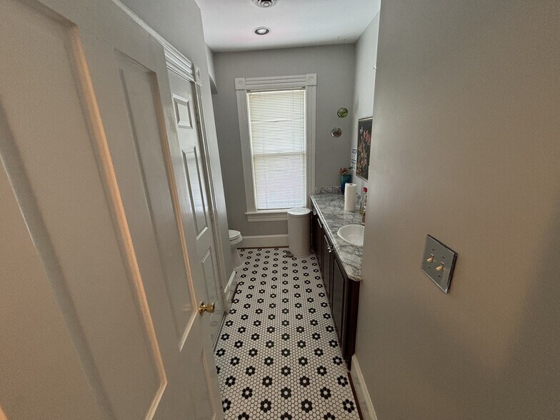 More Photos Of 9117 Church St, Manassas Office For Lease