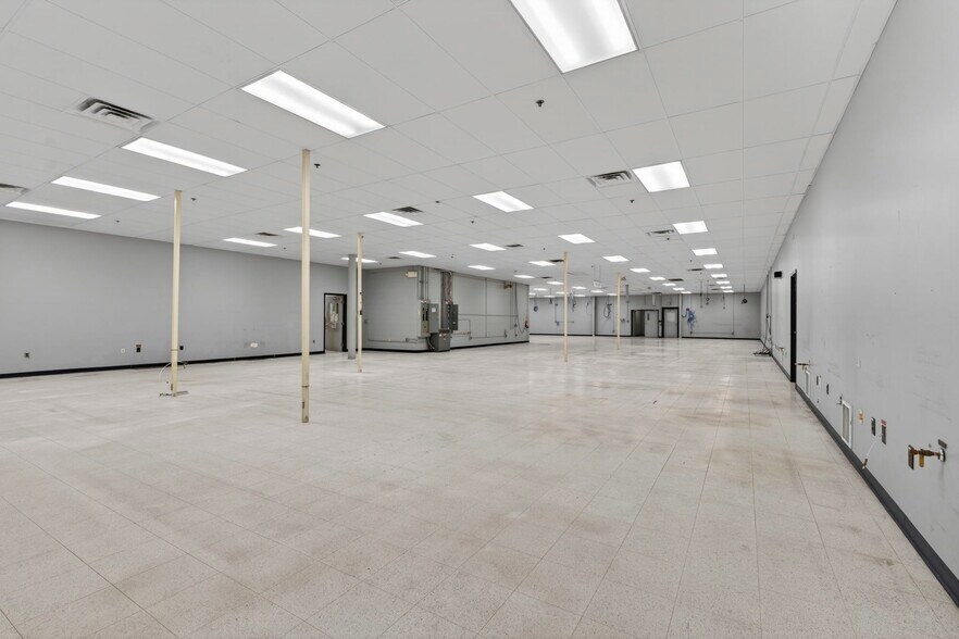 More Photos Of 645 Harvey Rd, Manchester Showroom For Lease
