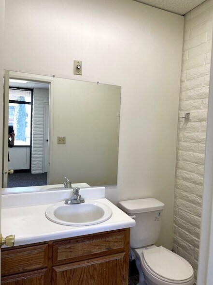 More Photos Of 1450 W 6th St, Corona Unknown For Lease