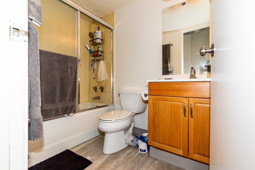 More Photos Of 922 Mccully St, Honolulu Apartments For Sale