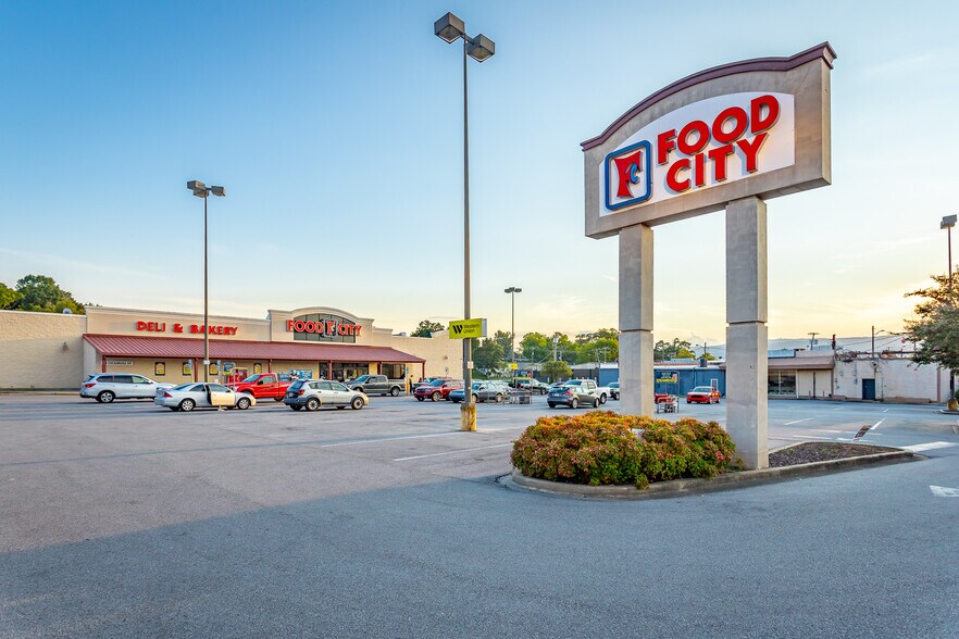 More Photos Of 319 Chickamauga Ave, Rossville Supermarket For Lease
