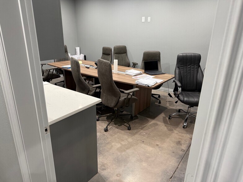 More Photos Of 11192 Meador Rd, Willis Warehouse For Lease