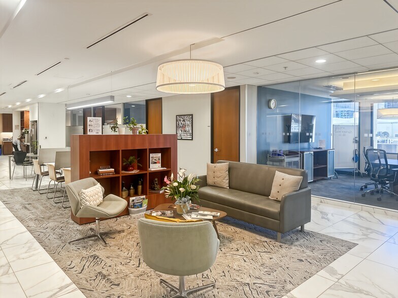 More Photos Of 50 California St, San Francisco Coworking Space