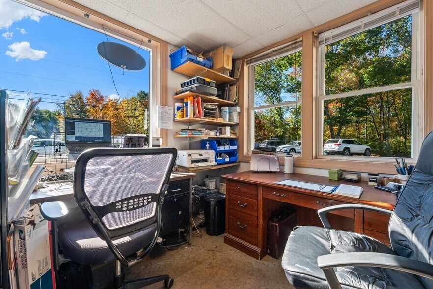 More Photos Of 1907 Sanford Rd, Wells General Retail For Sale