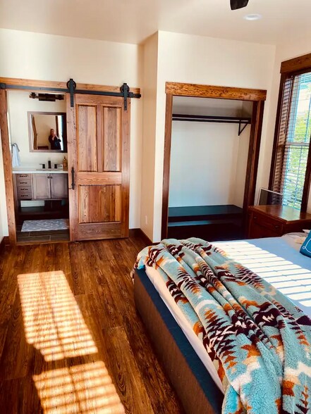 More Photos Of 100 Elk Ridge Trl, Lakeside Specialty For Sale