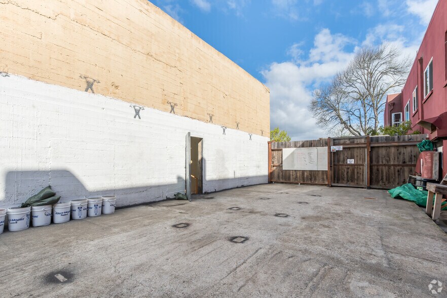 More Photos Of 2009 San Pablo Ave, Berkeley Freestanding For Lease
