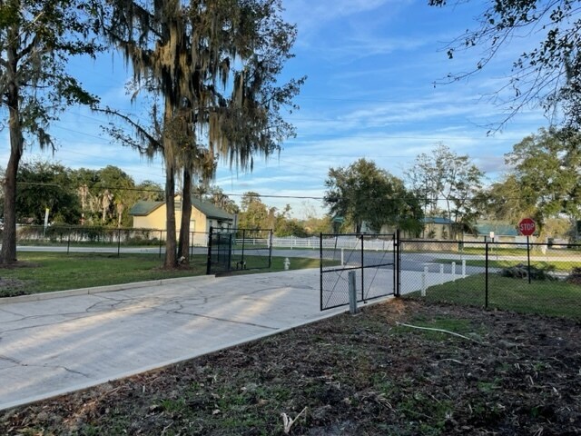 More Photos Of 14 Swimming Pen Dr, Middleburg Office For Lease