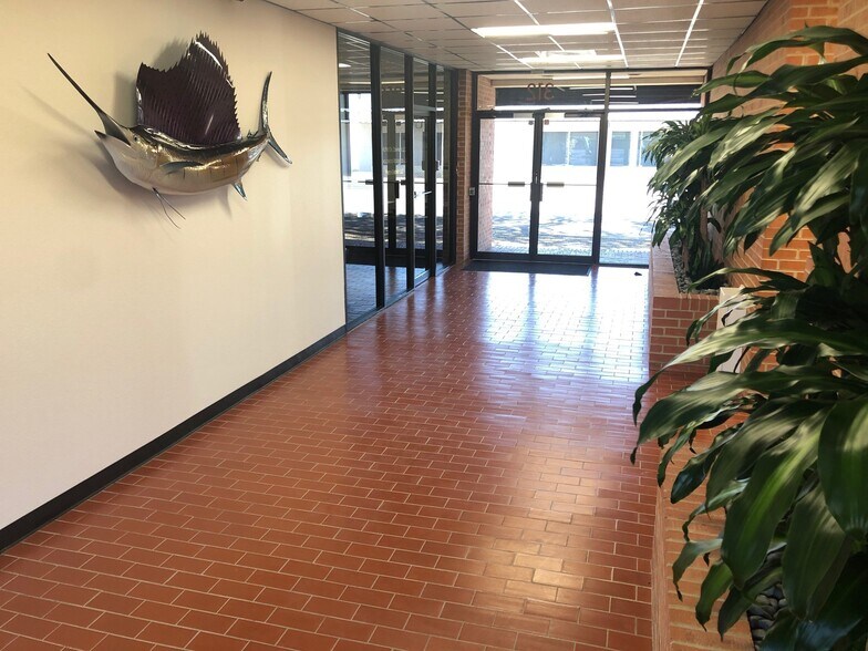 More Photos Of 312 E Illinois Ave, Midland Office For Lease