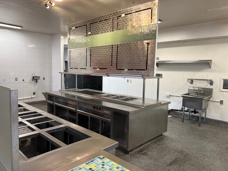 More Photos Of 900 Embarcadero del Mar, Goleta Restaurant For Lease